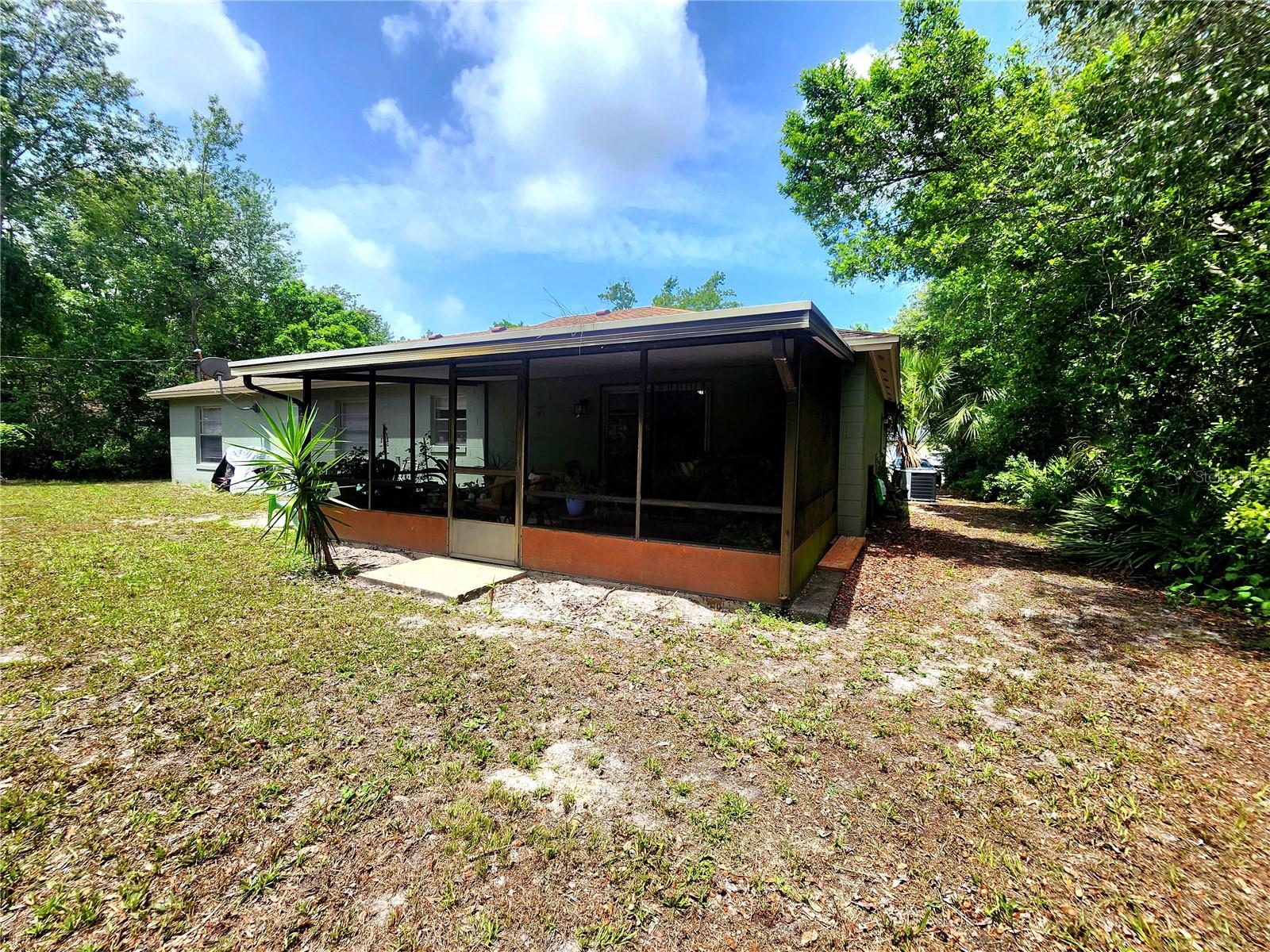 1561 COPPERFIELD AVE