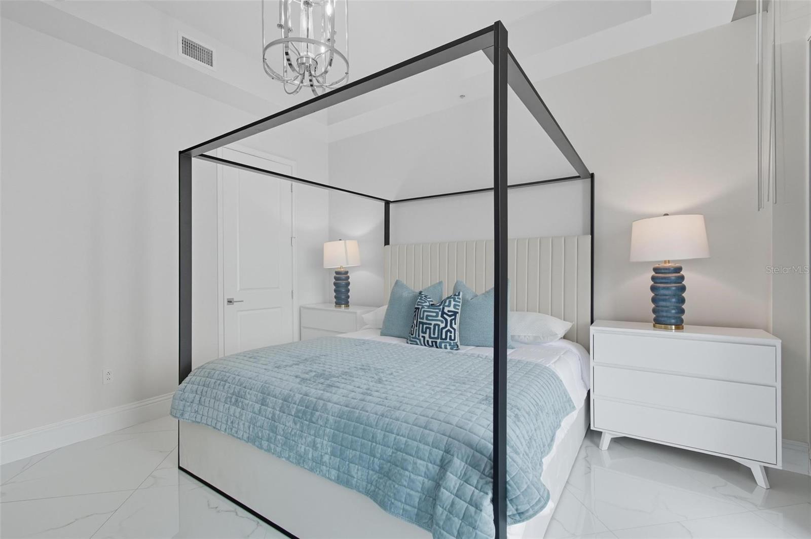 200 OCEAN CREST DR #1111