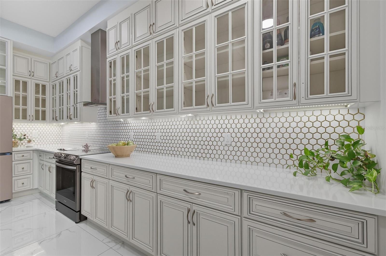 200 OCEAN CREST DR #1111