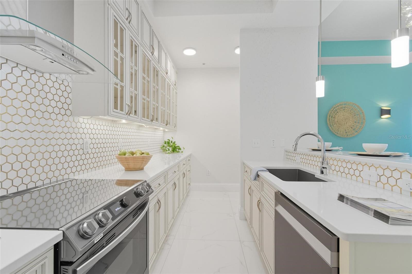 200 OCEAN CREST DR #1111