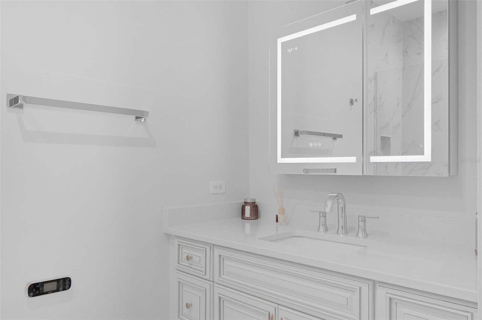 200 OCEAN CREST DR #1111