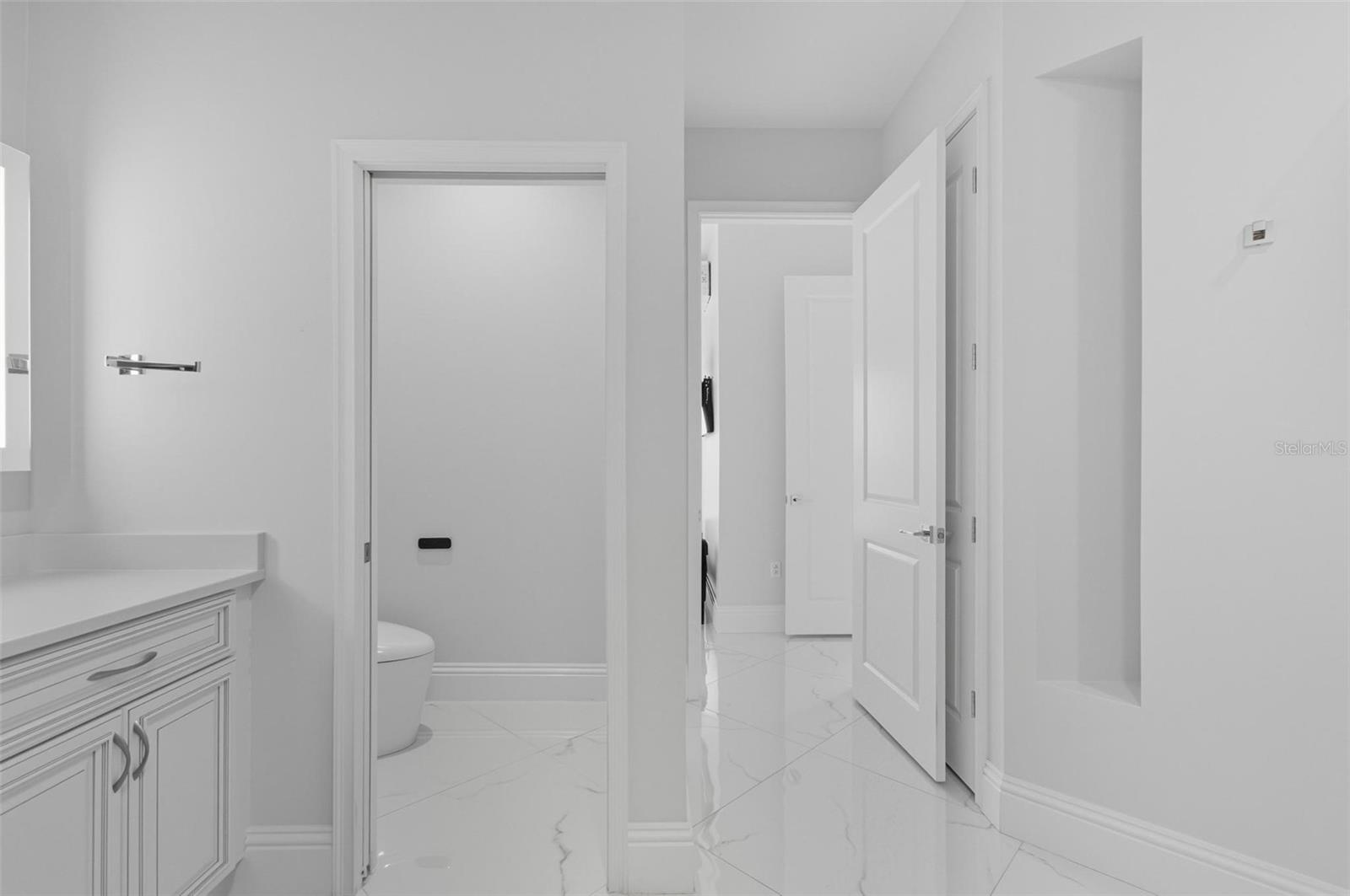 200 OCEAN CREST DR #1111