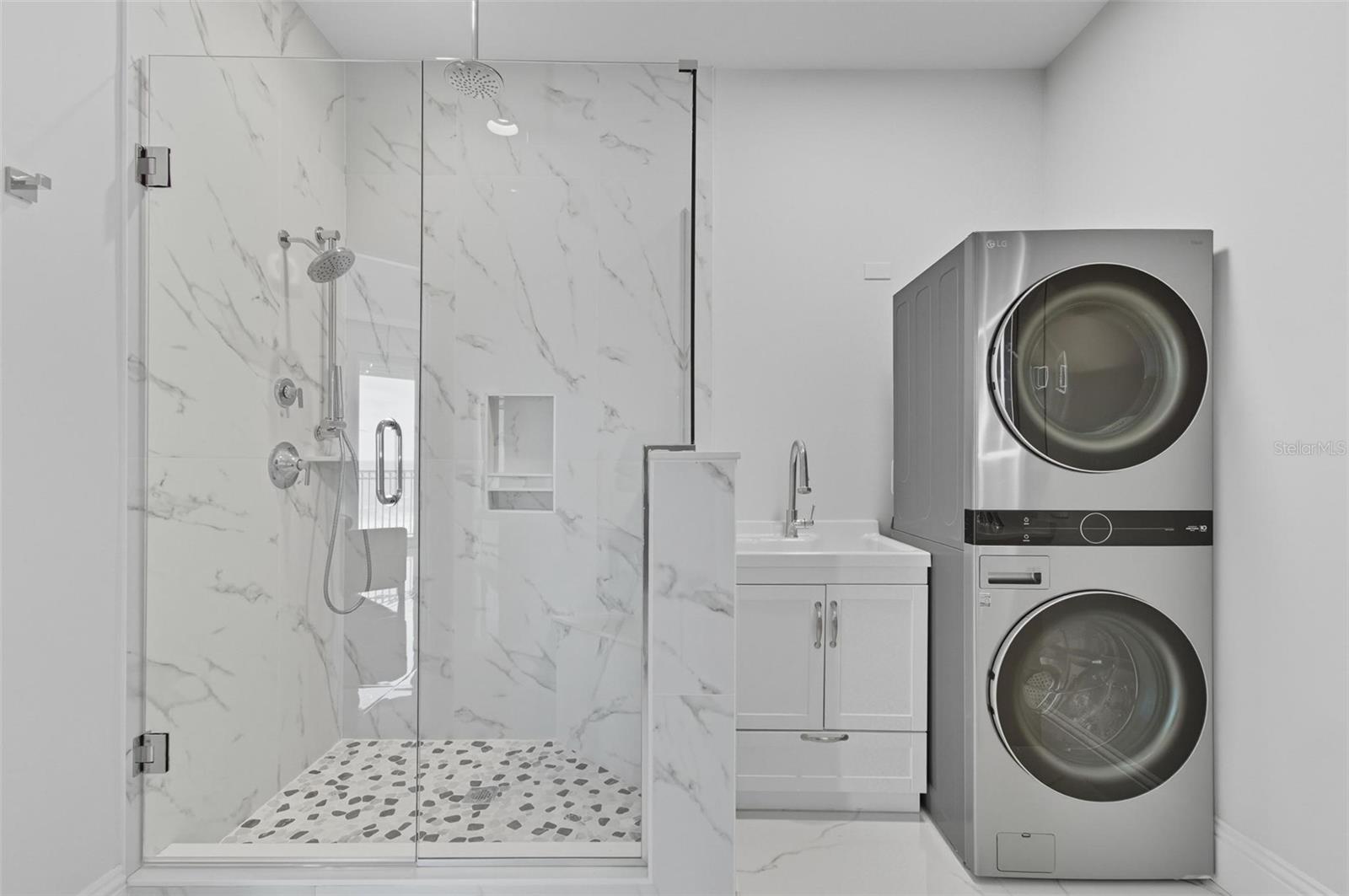 200 OCEAN CREST DR #1111