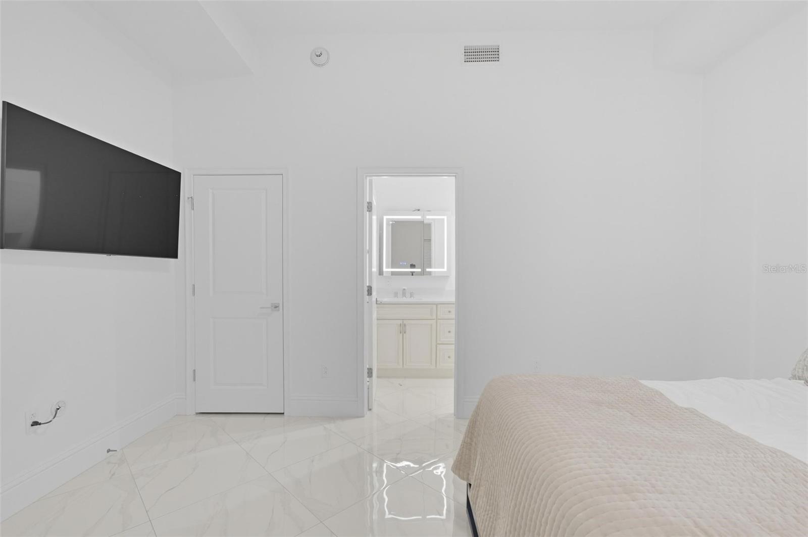 200 OCEAN CREST DR #1111