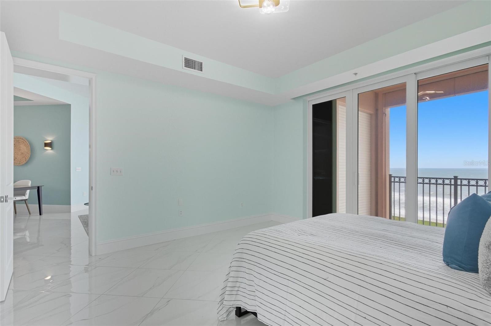 200 OCEAN CREST DR #1111