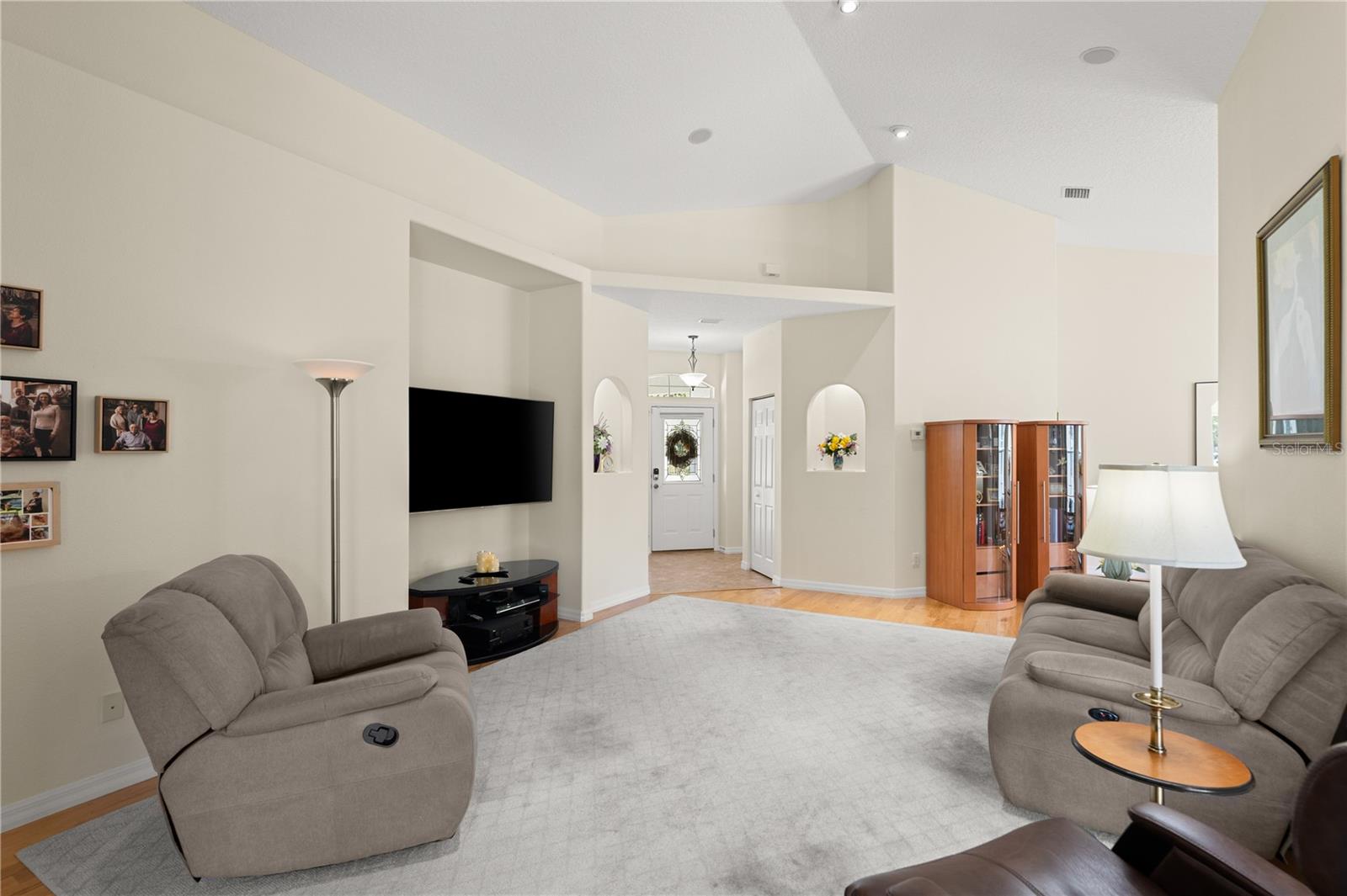 143 W WATERSIDE PKWY