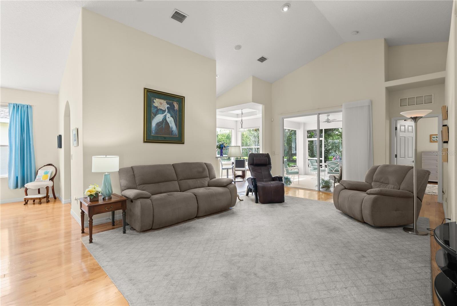 143 W WATERSIDE PKWY