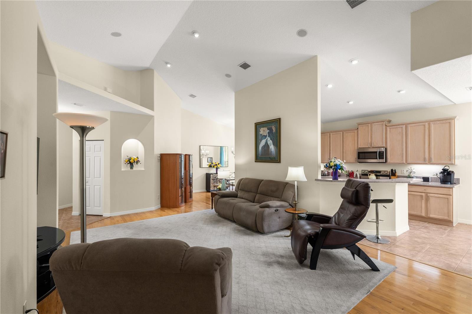 143 W WATERSIDE PKWY