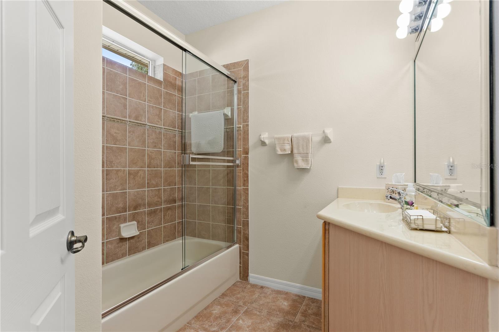 143 W WATERSIDE PKWY