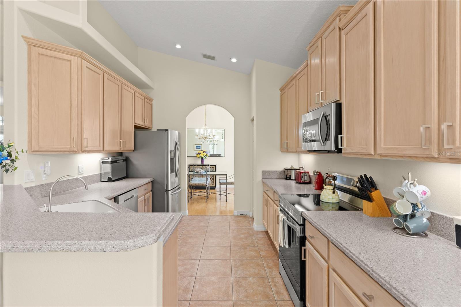 143 W WATERSIDE PKWY