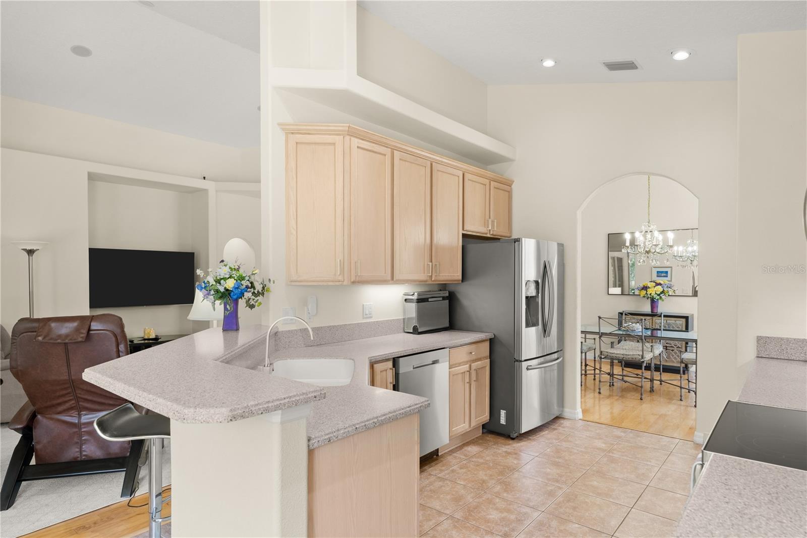 143 W WATERSIDE PKWY