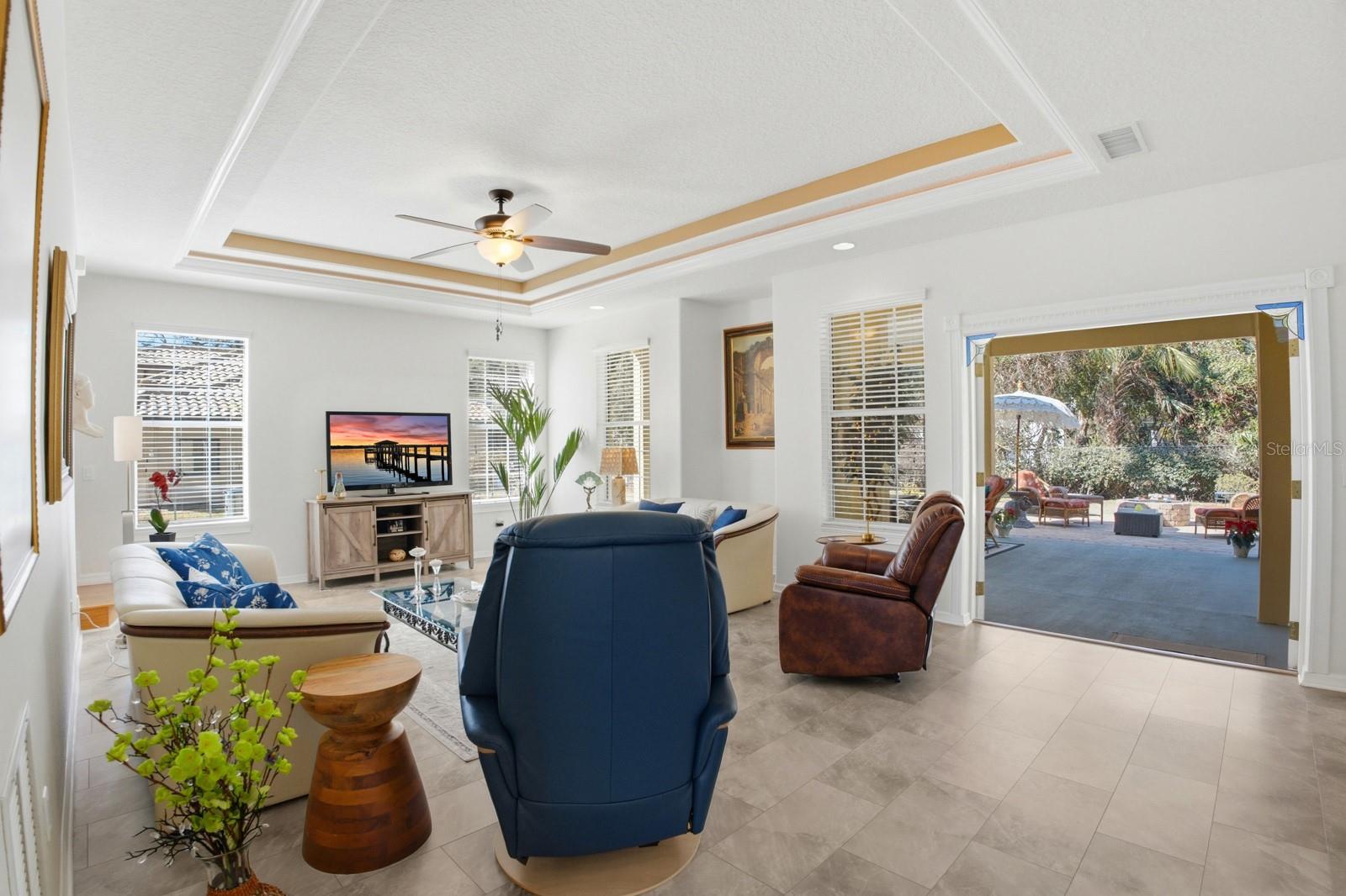 7 RIVER OAKS WAY