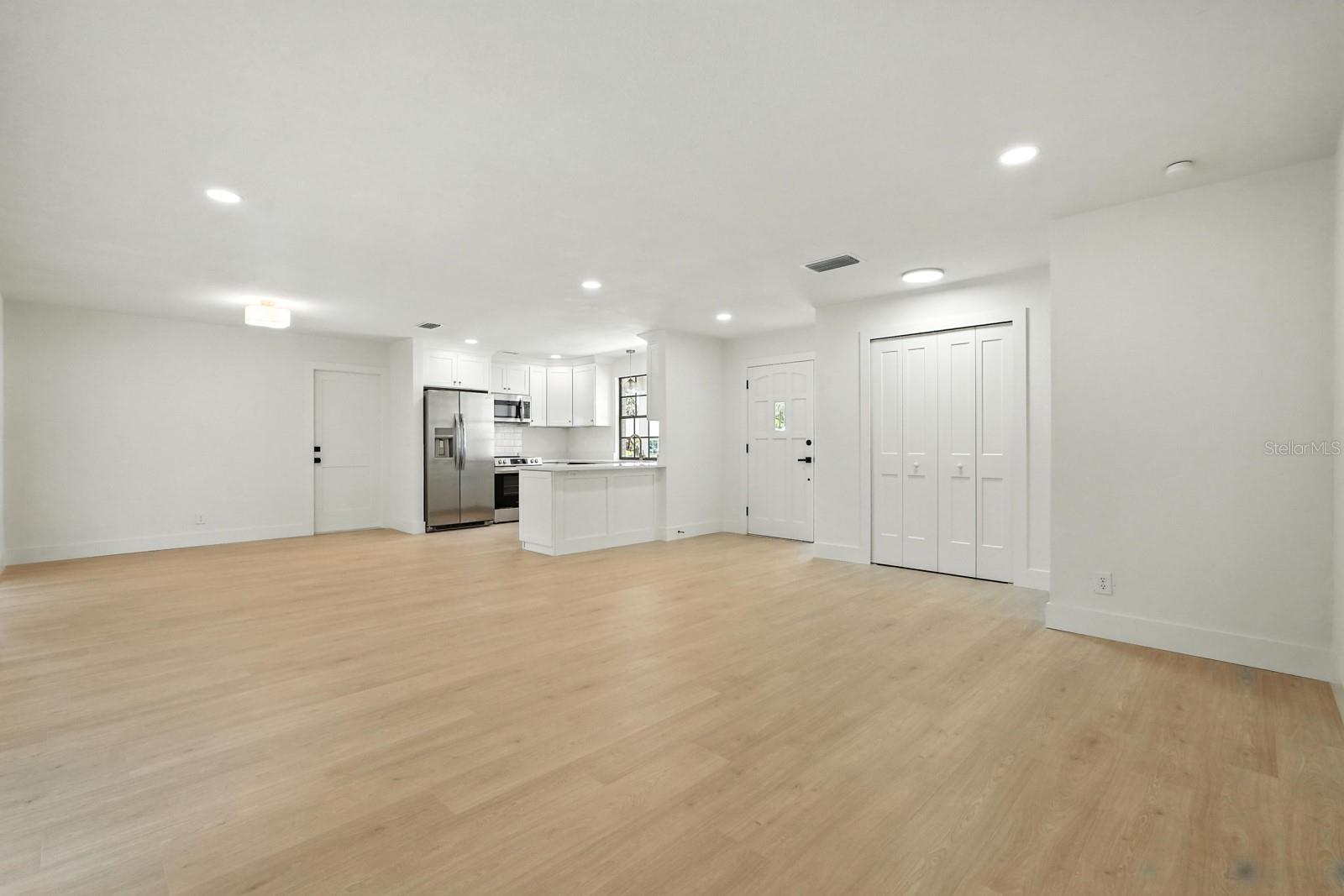 43 COURTNEY PL