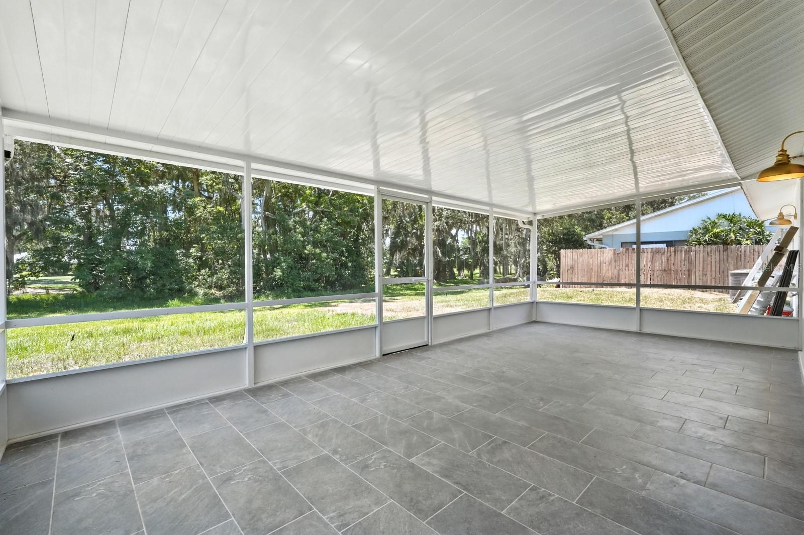 43 COURTNEY PL