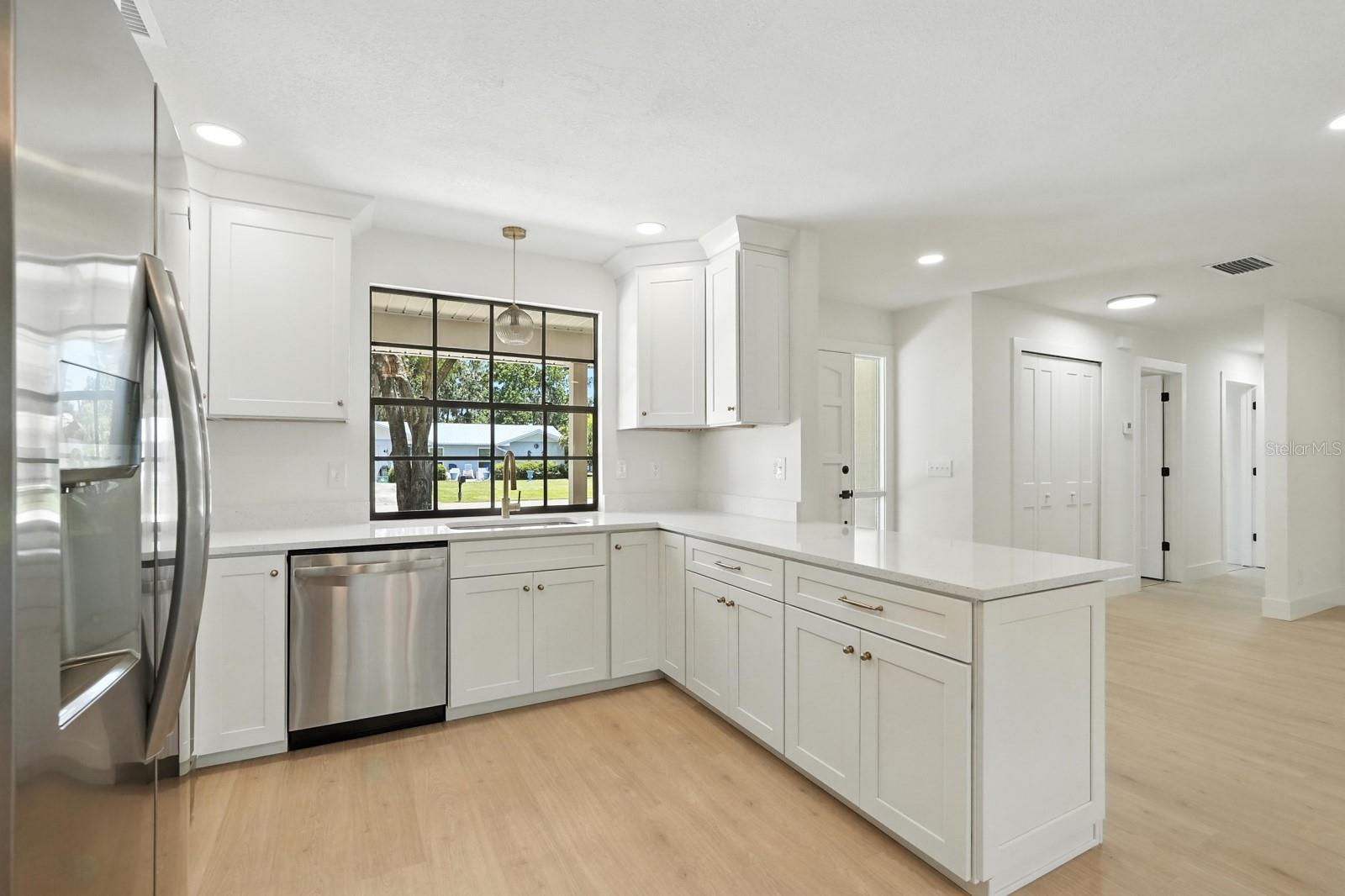 43 COURTNEY PL