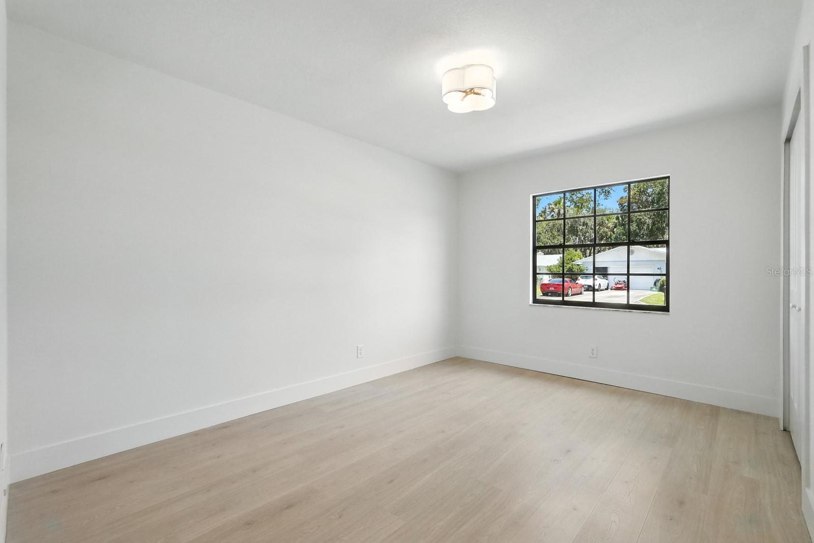 43 COURTNEY PL