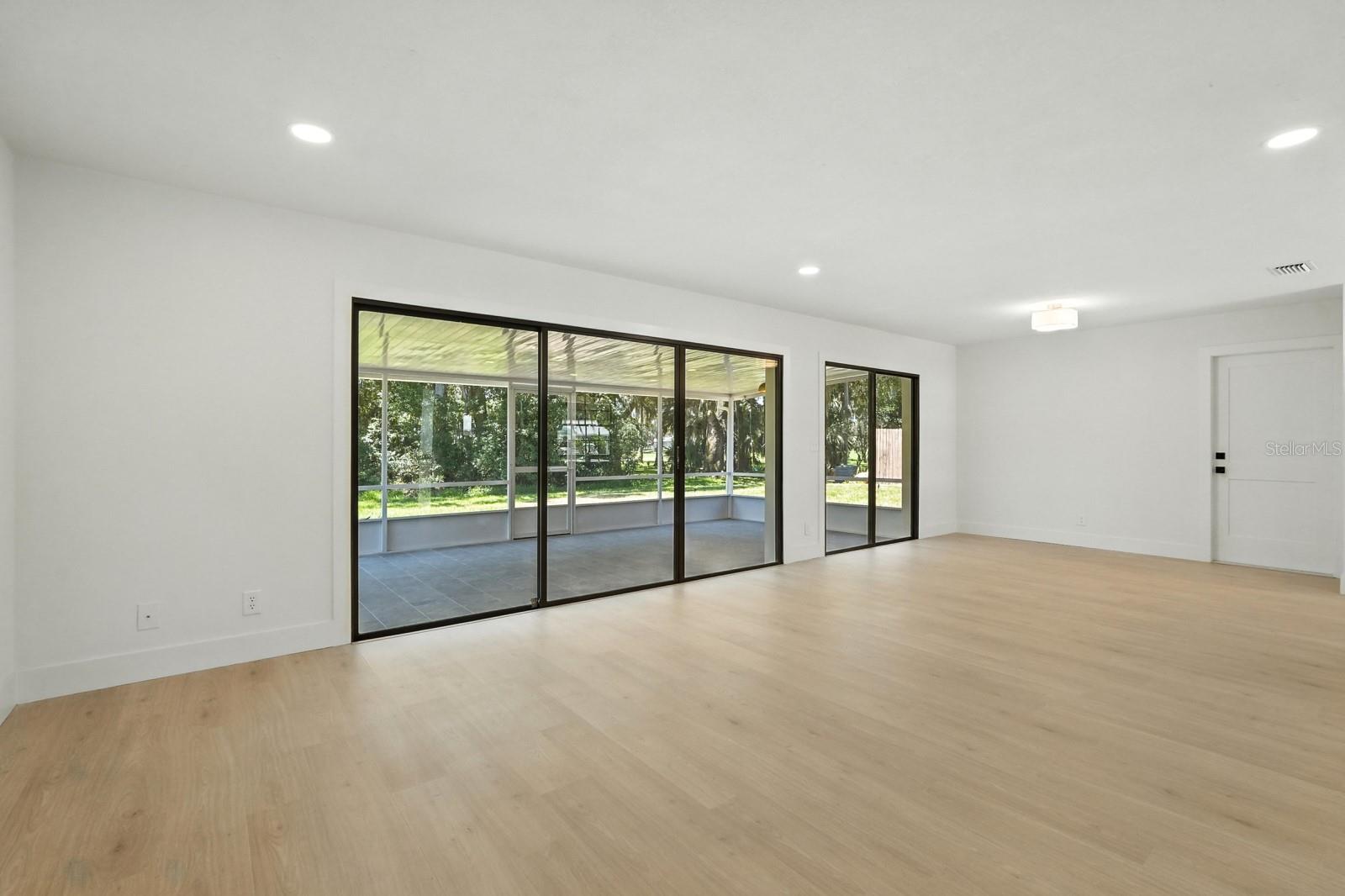 43 COURTNEY PL
