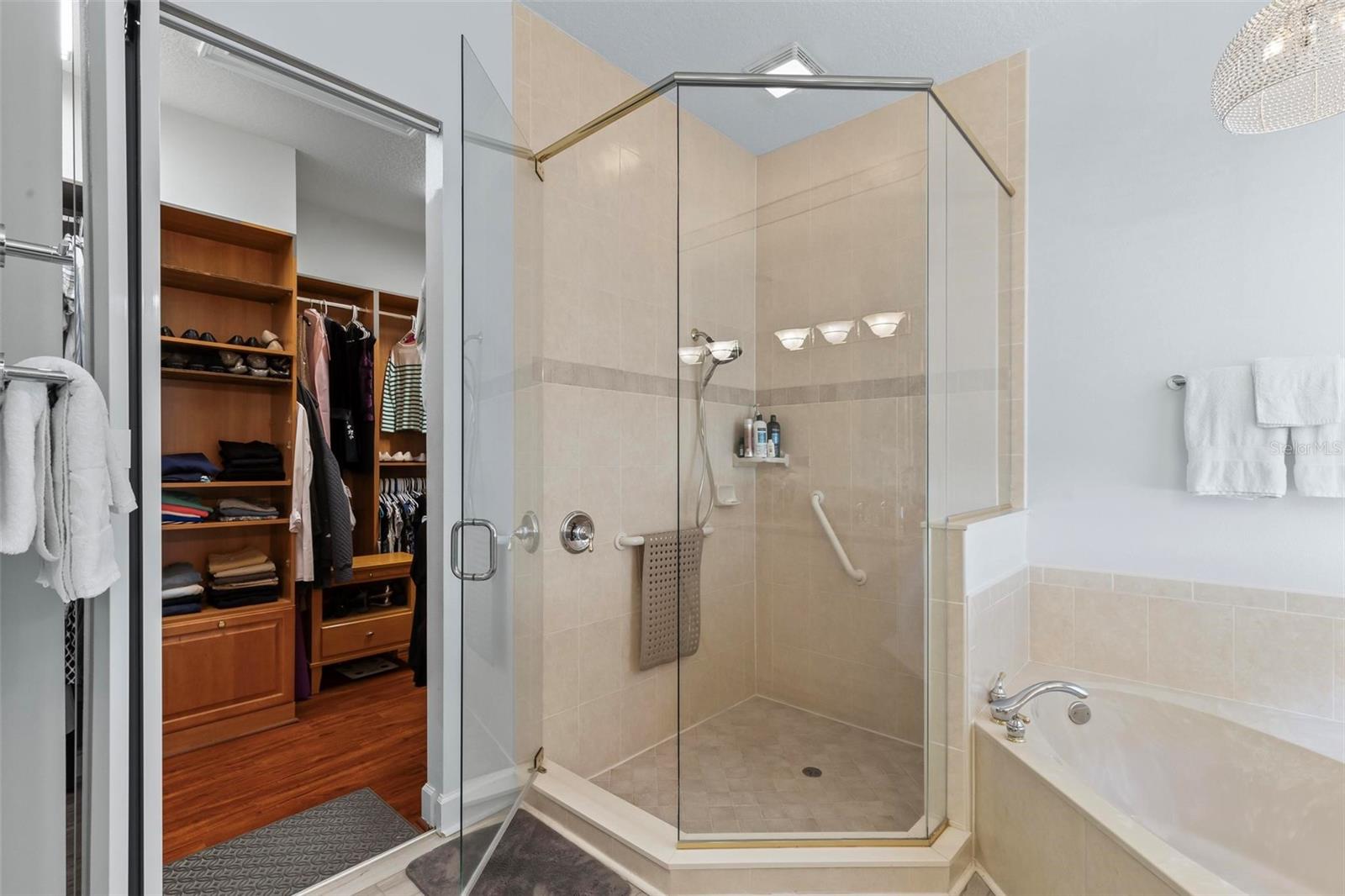 37 JASMINE DR