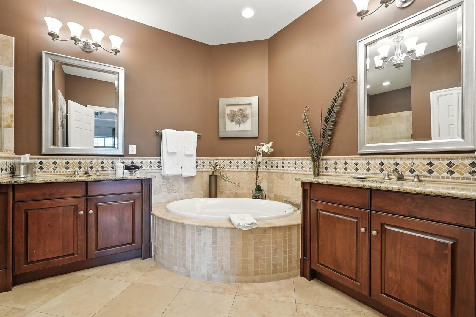 200 OCEAN CREST DR #641