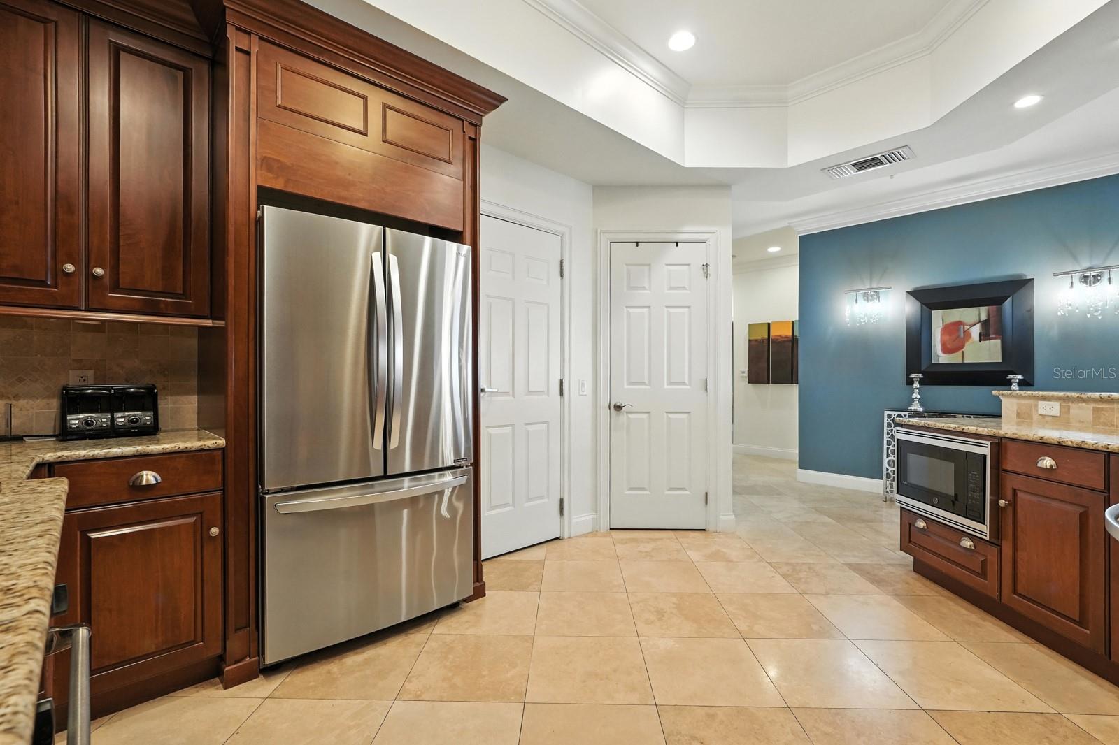 200 OCEAN CREST DR #641