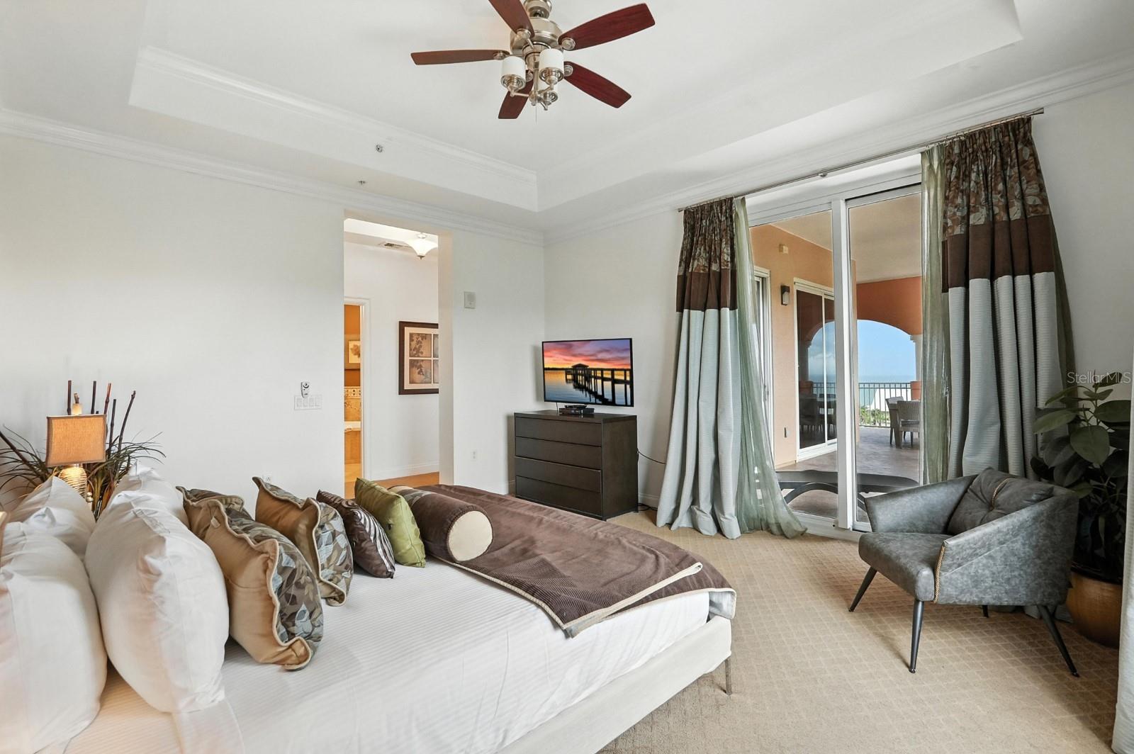 200 OCEAN CREST DR #641