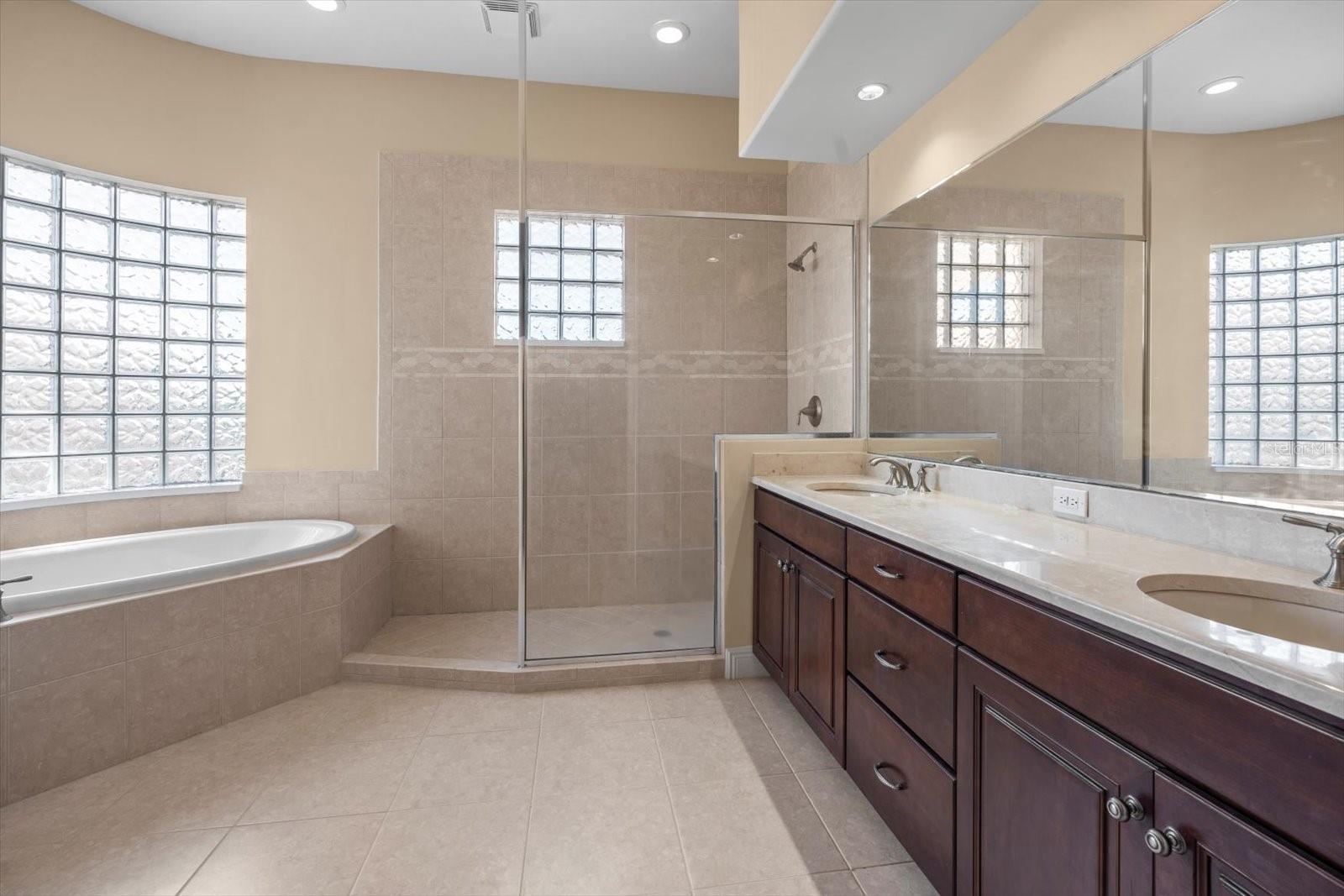 160 AVENUE DE LA MER #1903