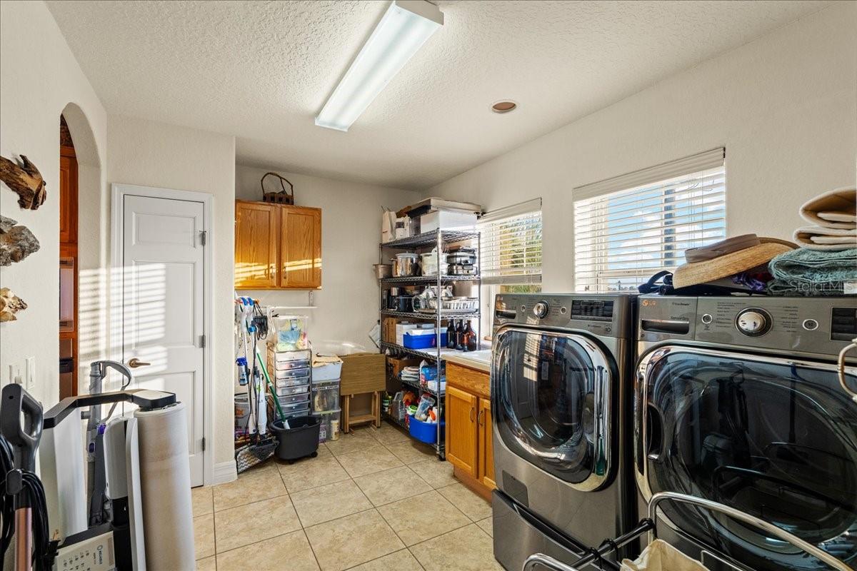 2719 N OCEAN SHORE BLVD