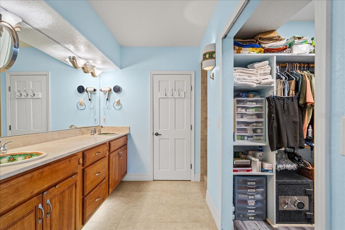 2719 N OCEAN SHORE BLVD