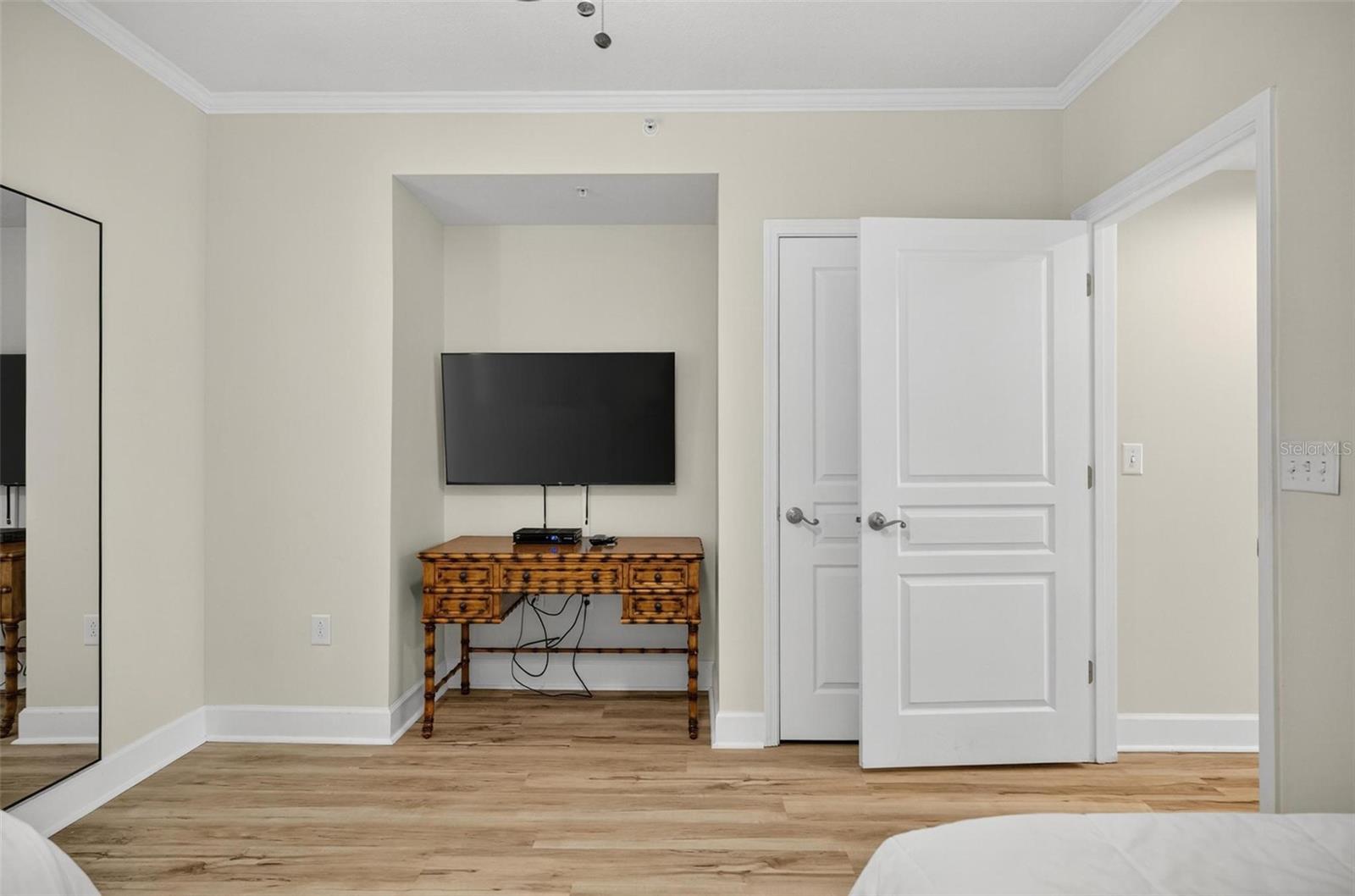 200 OCEAN CREST DR #606