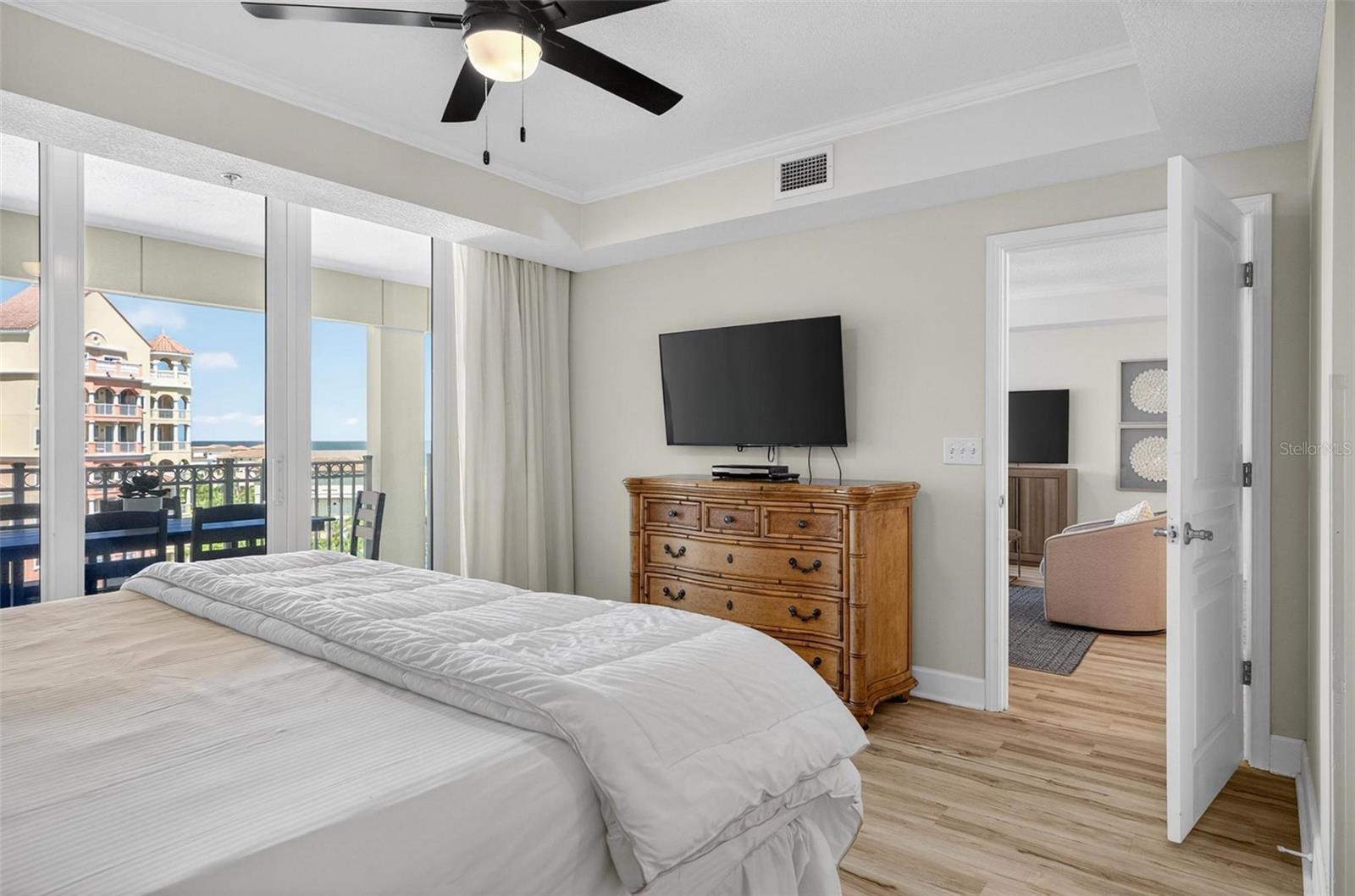 200 OCEAN CREST DR #606