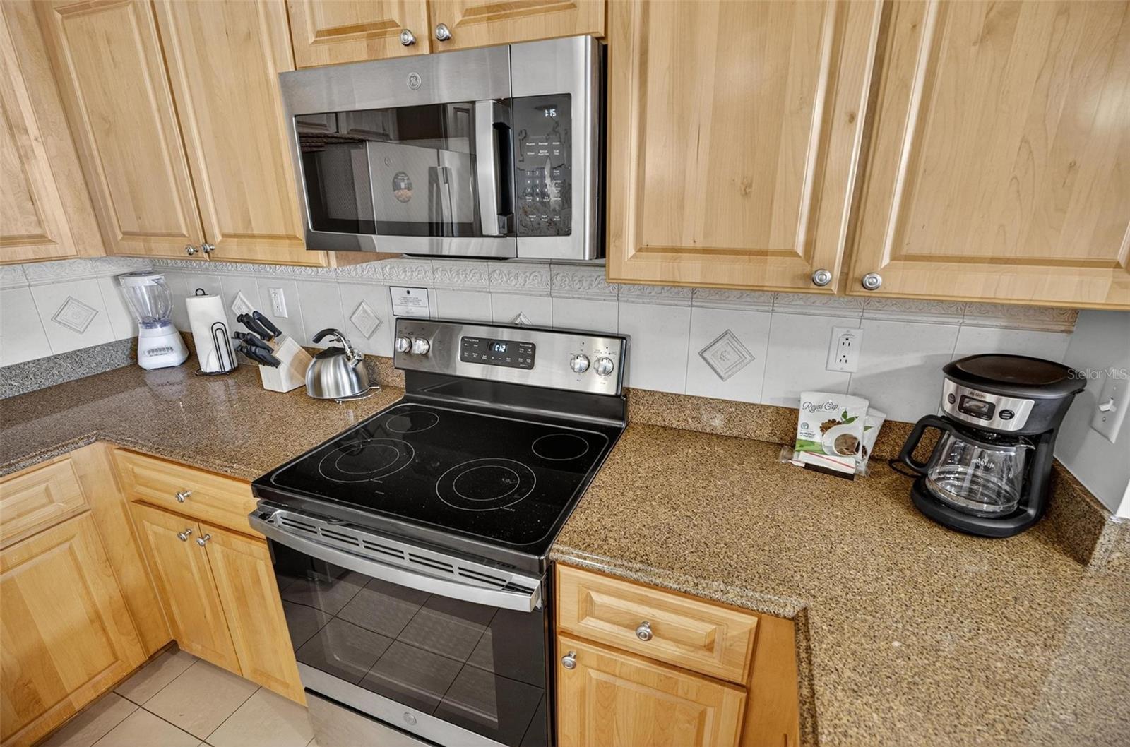 200 OCEAN CREST DR #606