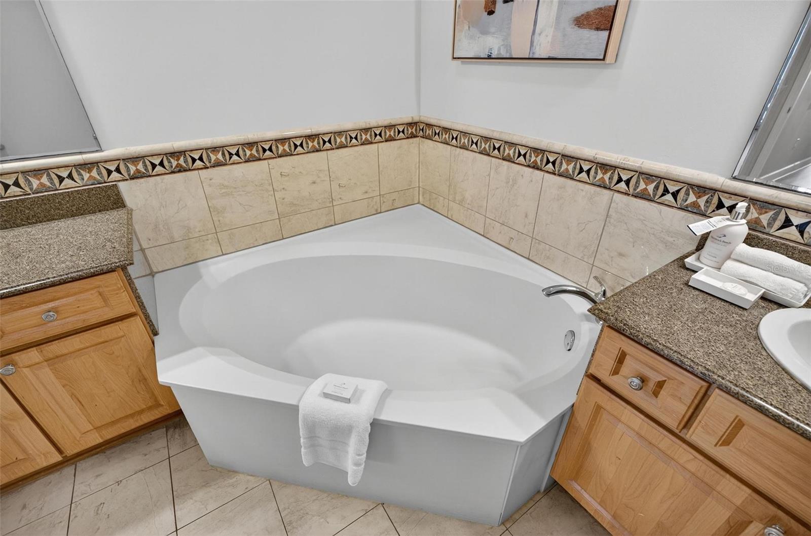 200 OCEAN CREST DR #606