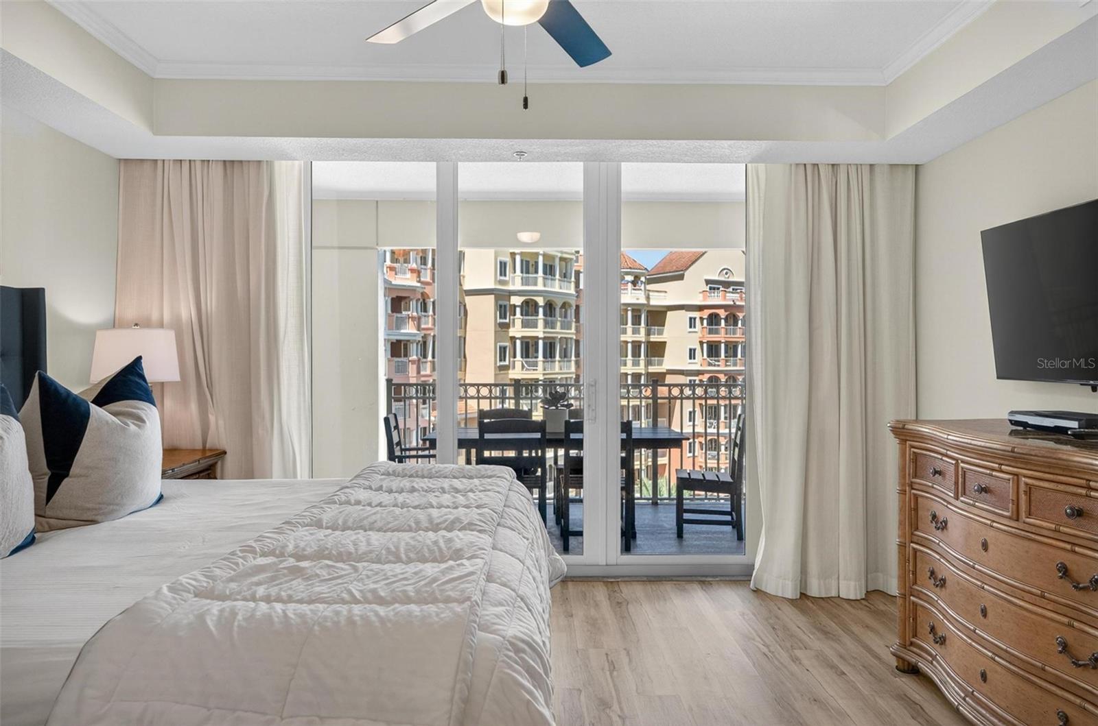 200 OCEAN CREST DR #606