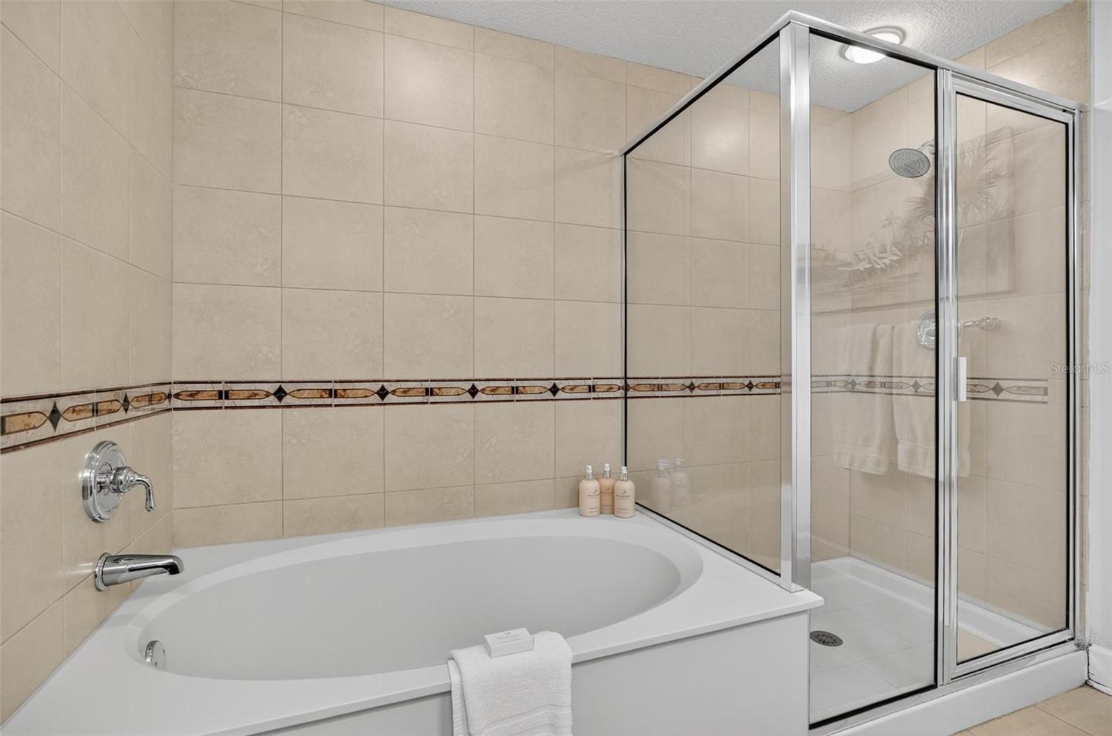 200 OCEAN CREST DR #606