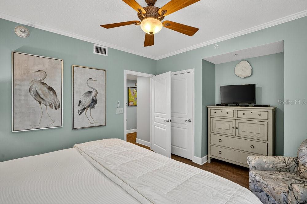 200 OCEAN CREST DR #907