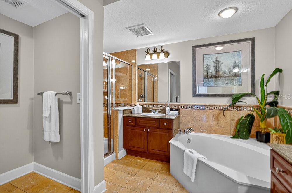 200 OCEAN CREST DR #907