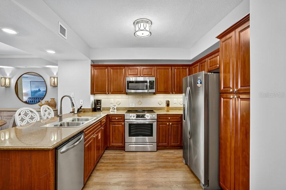 200 OCEAN CREST DR #907