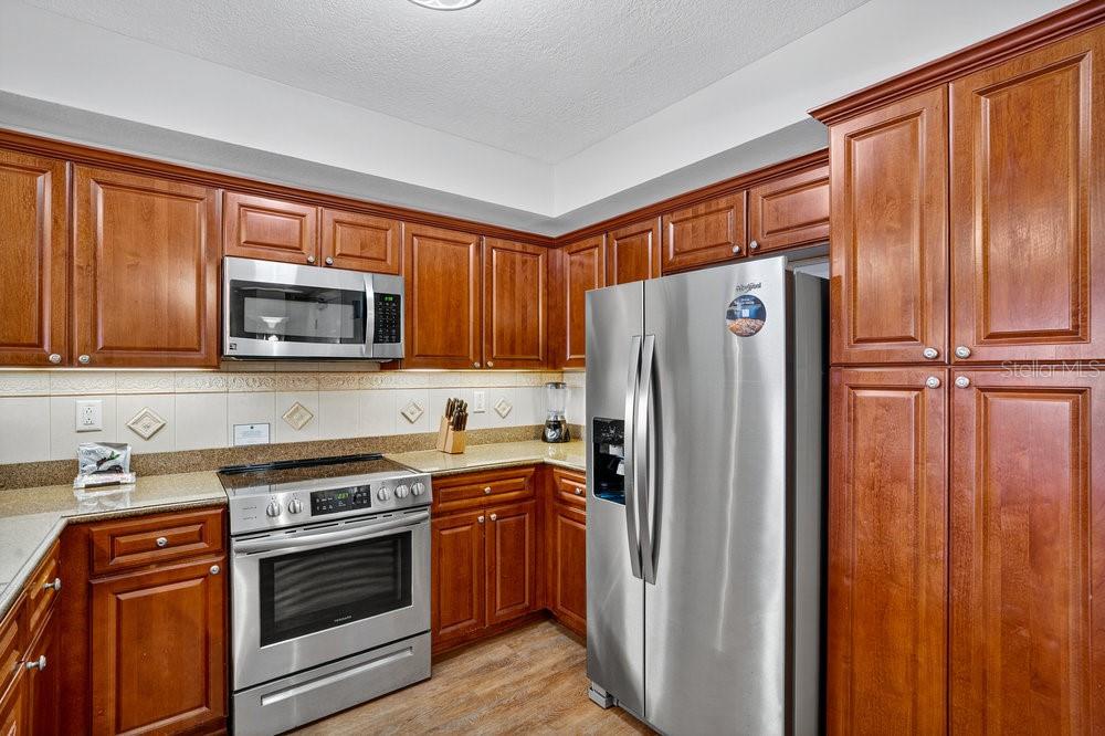 200 OCEAN CREST DR #907