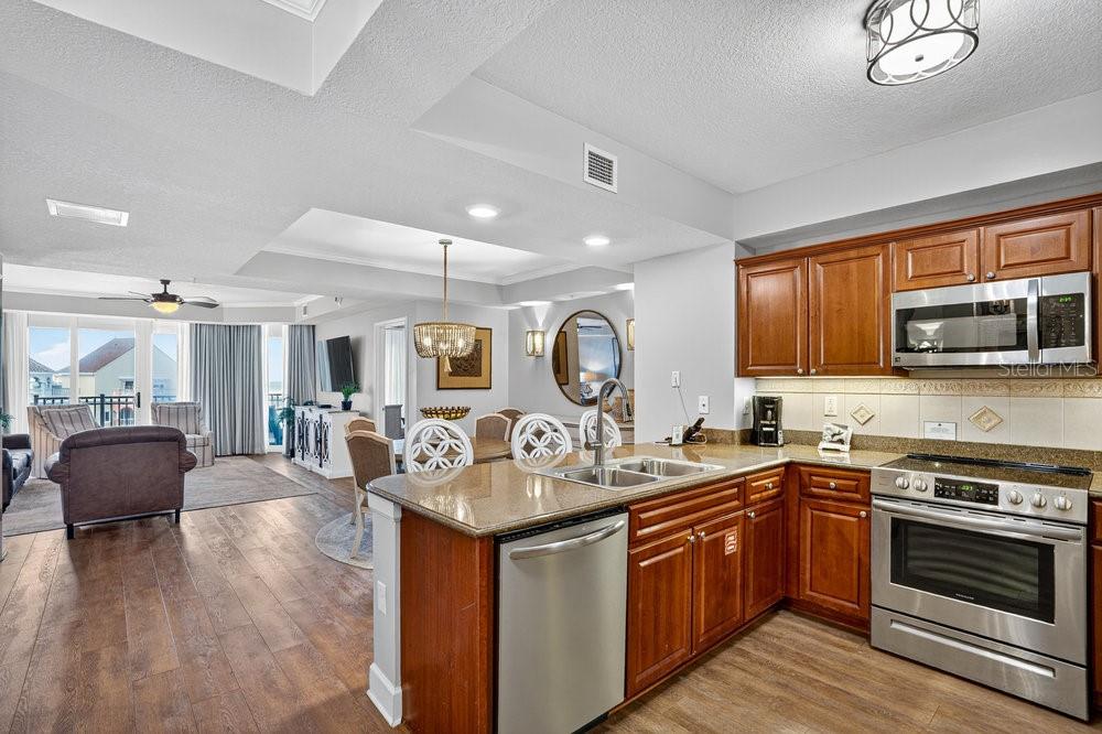 200 OCEAN CREST DR #907