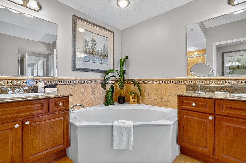 200 OCEAN CREST DR #907