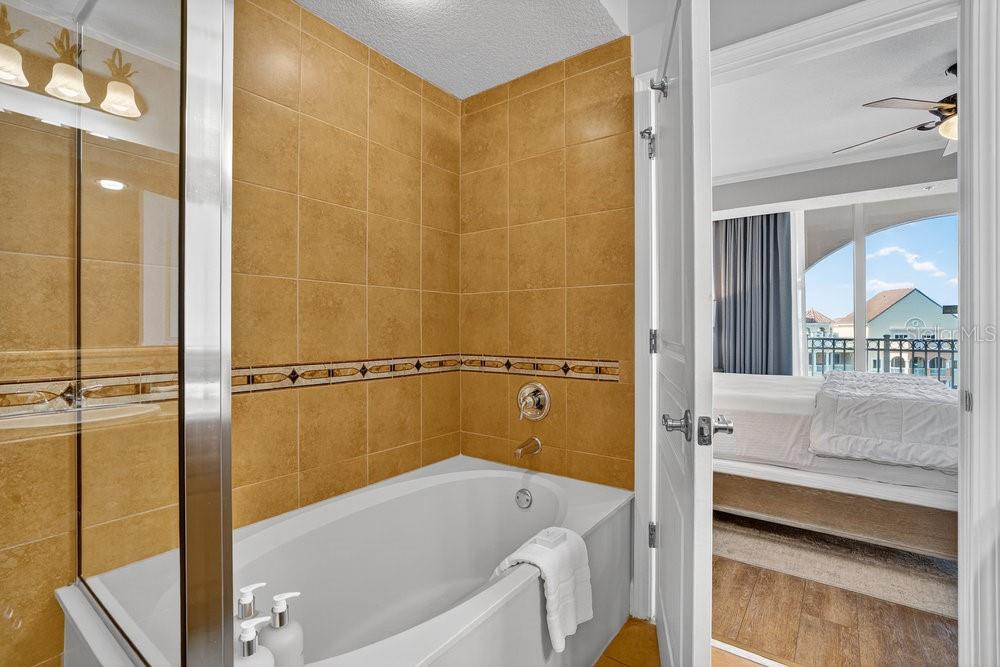 200 OCEAN CREST DR #907