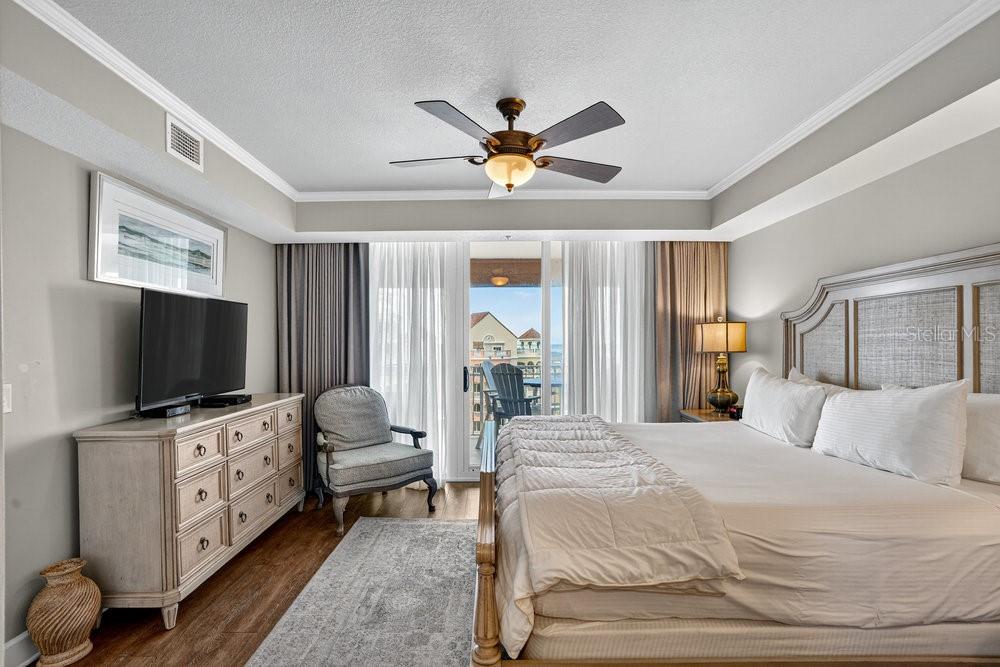 200 OCEAN CREST DR #907