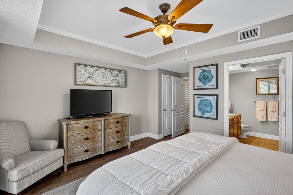 200 OCEAN CREST DR #907