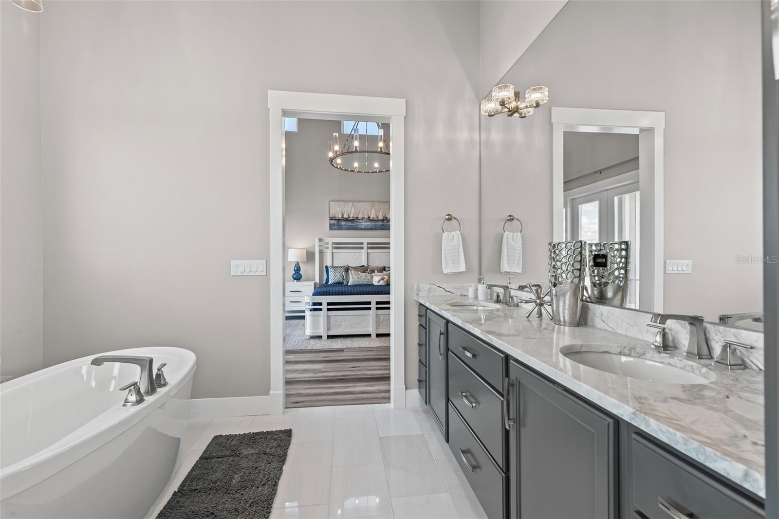 228 YACHT HARBOR DR