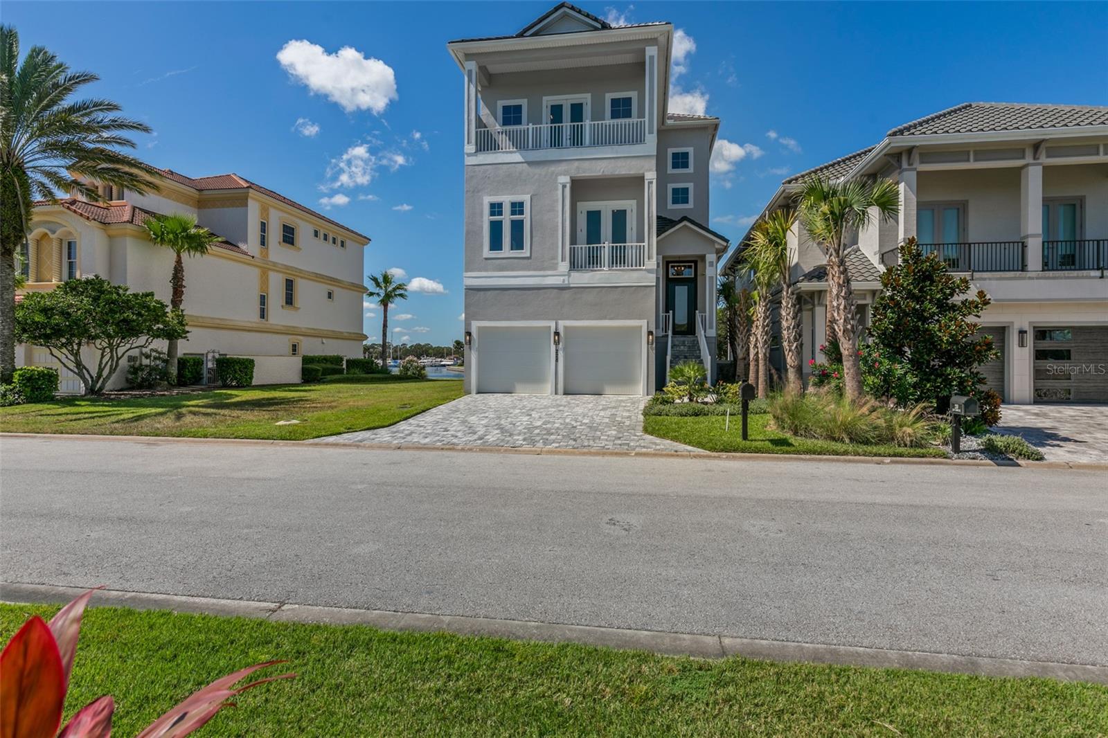 228 YACHT HARBOR DR