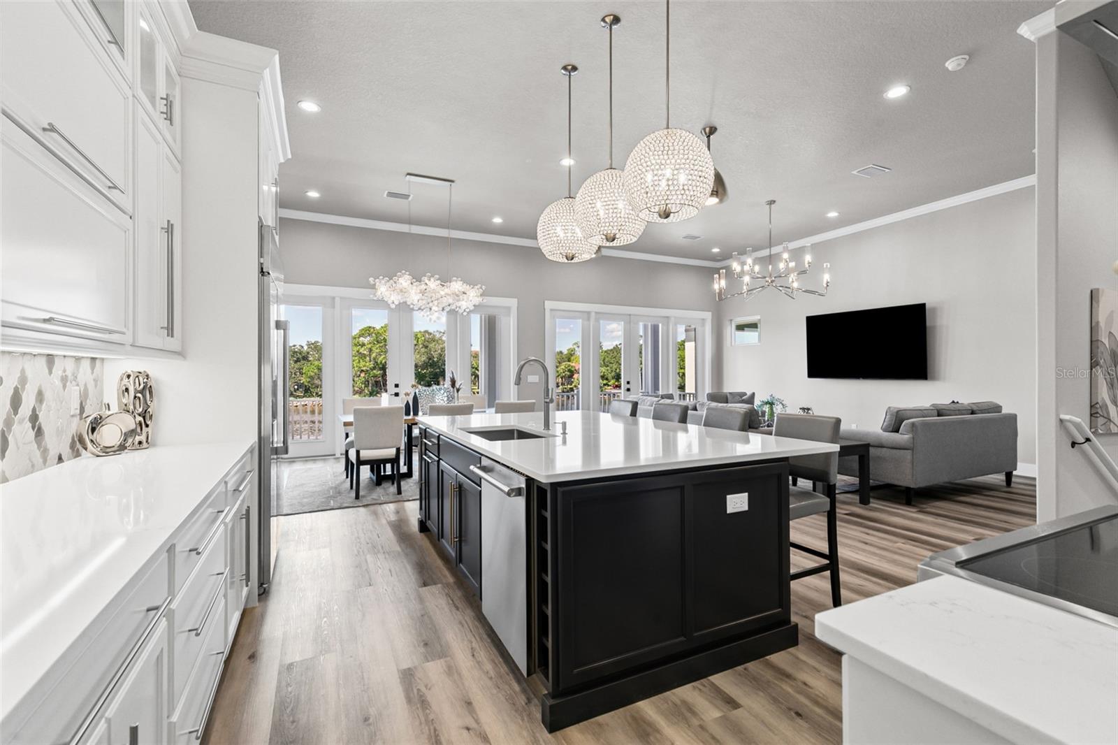 228 YACHT HARBOR DR