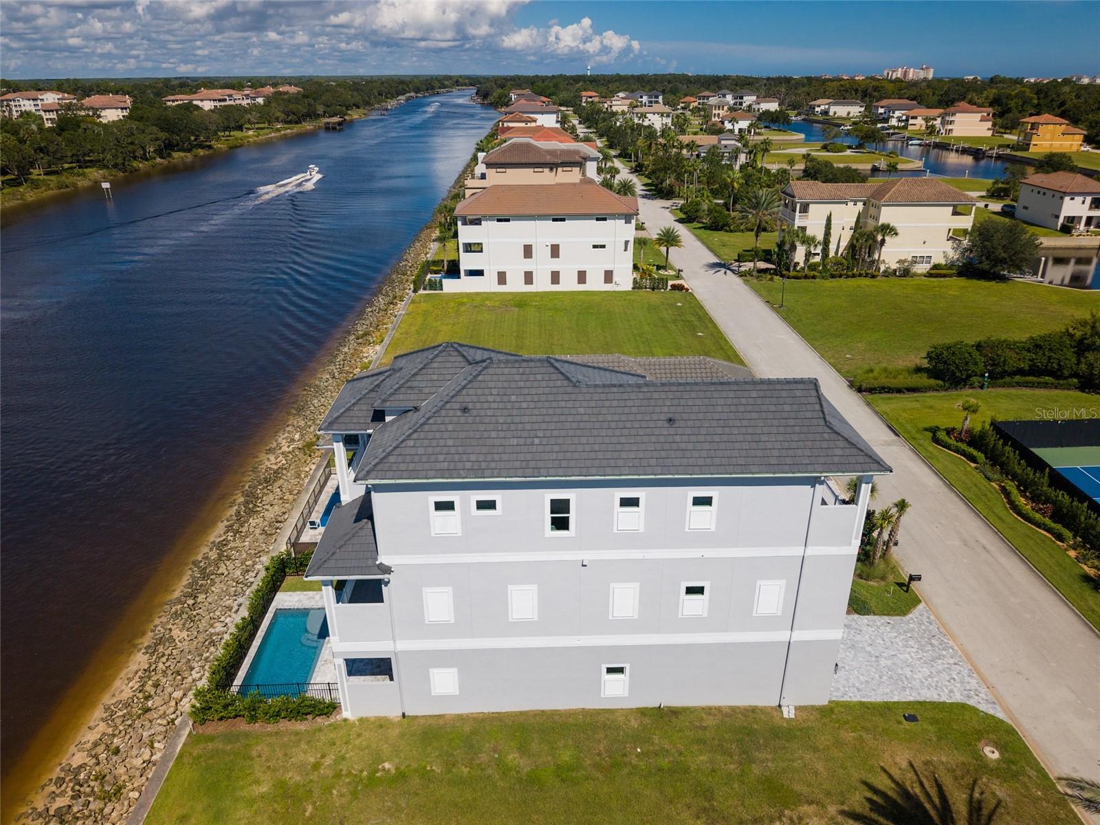 228 YACHT HARBOR DR