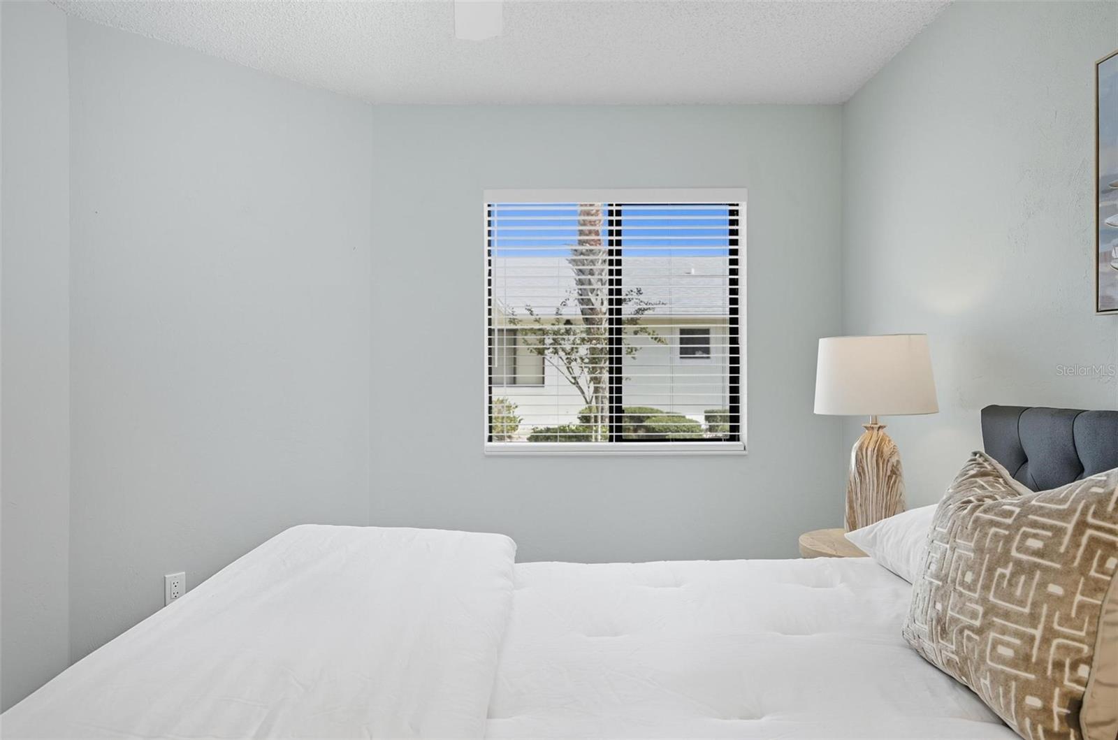 47 LAKE FOREST PL