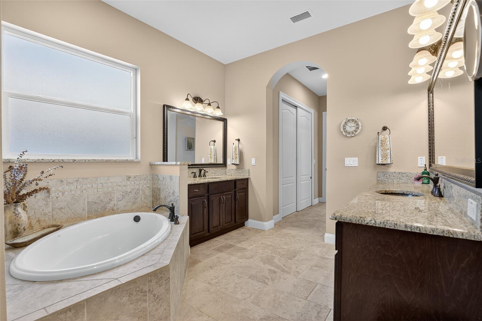 23 CYPRESSWOOD DR S