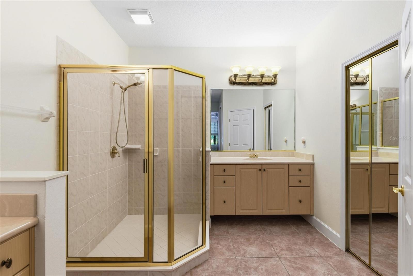 12 RIVERPOINT DR #12